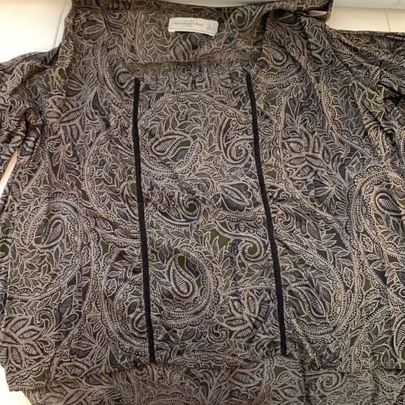 Abercrombie & Fitch Bell bottom sleeves,   off - the - shoulder blouse. Size S. - Picture 8 of 8